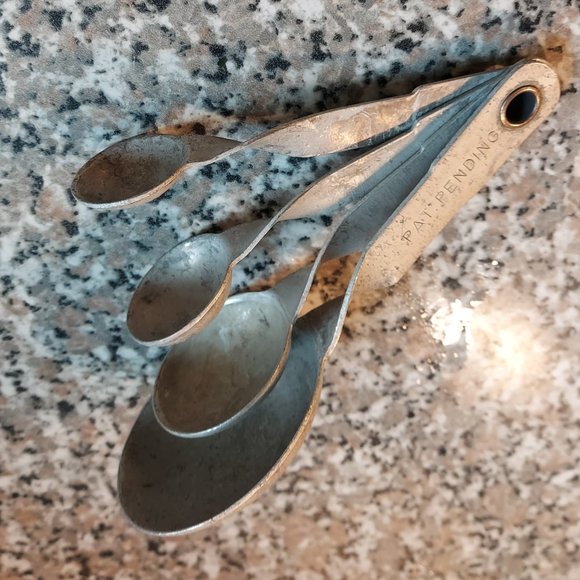 Vintage Measuring Spoons Set - Picture 11 of 14